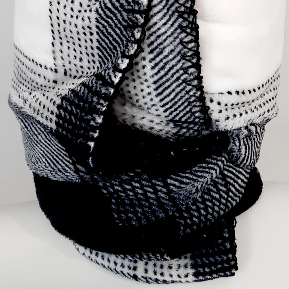 Victoria's Secret Black Checkers Blanket NWT - Picture 7 of 10